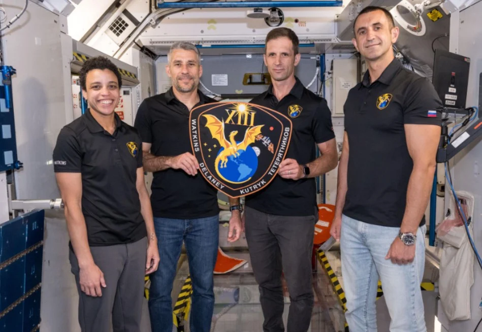 NASA与SpaceX因推进剂泄漏推迟Crew-13载人发射任务