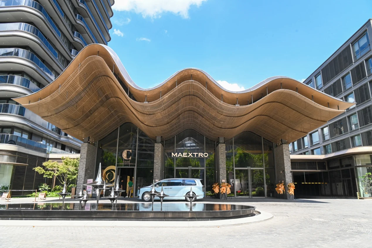 尊界双旗舰新品首批交付，以科技重构百万级超豪华市场新版图