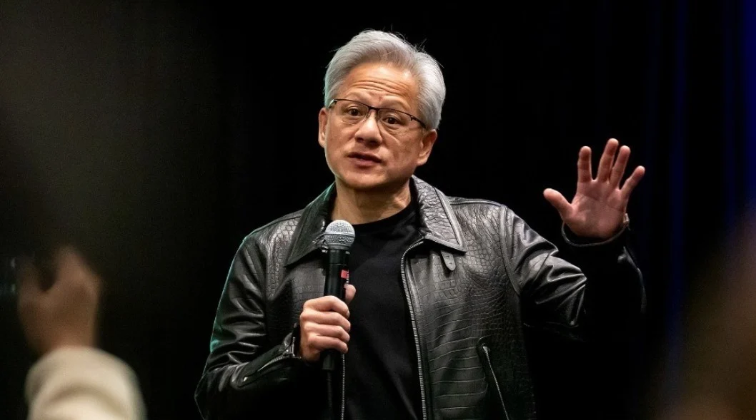 英伟达黄仁勋：AI安全与速度并非二选一