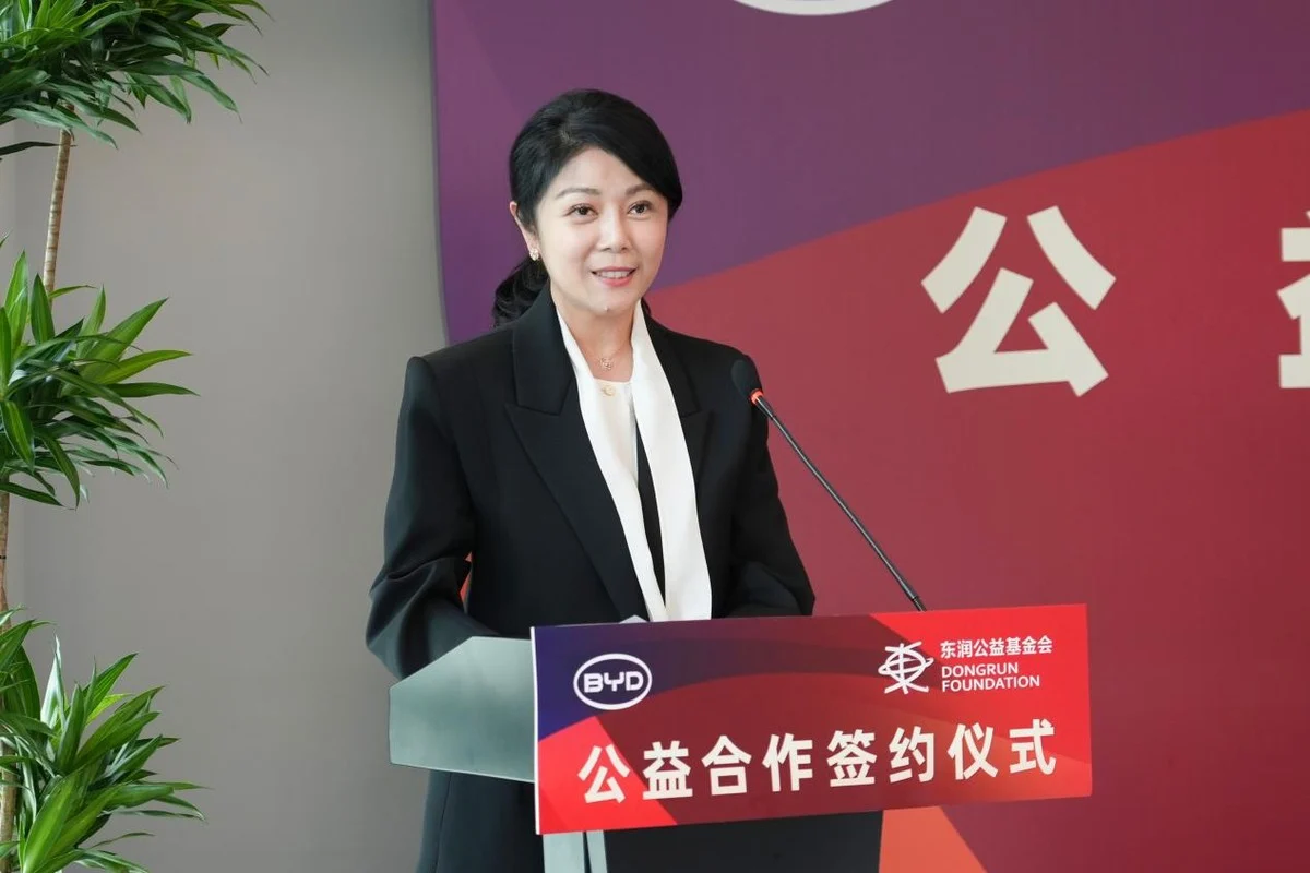 比亚迪签约东润公益基金会 助力校园足球
