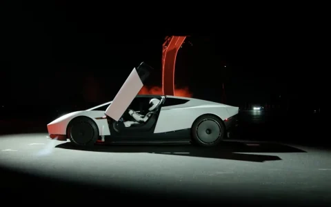 特斯拉第二代 Roadster 正式亮相，冷气推进系统可实现短距离离地
