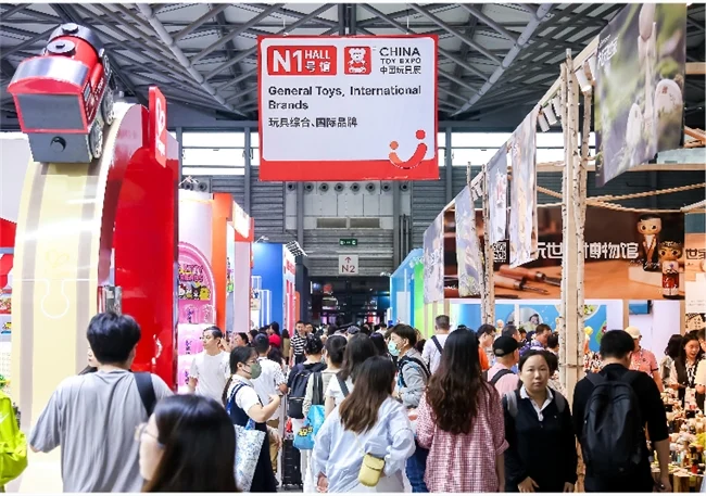 破圈来袭!NAO 机器人家族首款 AI 潮玩 NAONAO 即将登陆上海潮玩展全球首秀