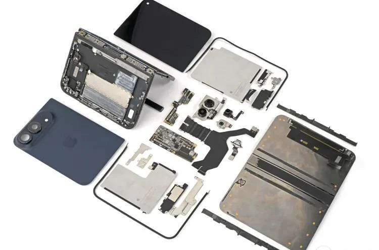 iFixit 拆解 iPhone Duo：可维修性创折叠屏新高，初步锁定内屏亮线诱因